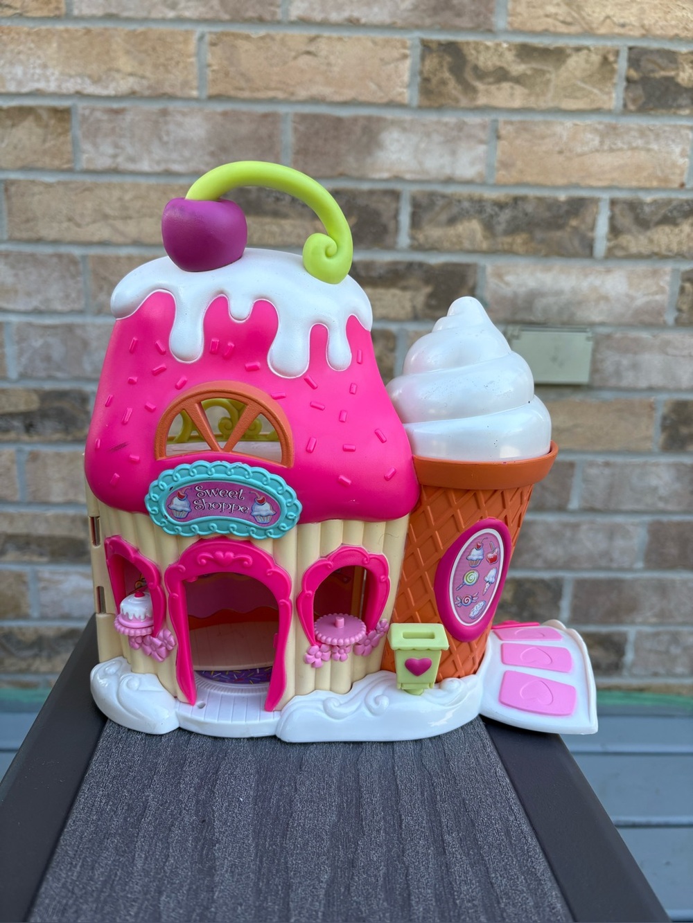 My Little Pony MLP Ponyville Sweet Shoppe Ice Cream Playset